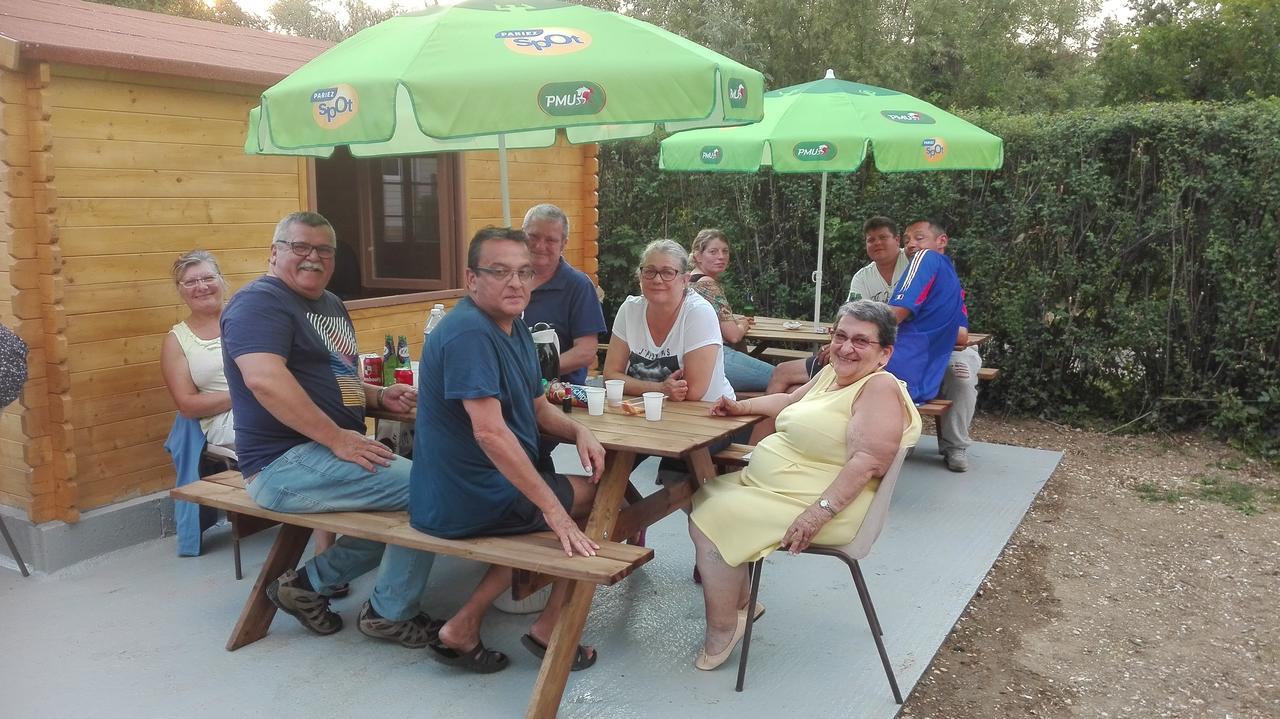 Camping Loisirs Des Groux Mousseaux-sur-Seine Eksteriør bilde